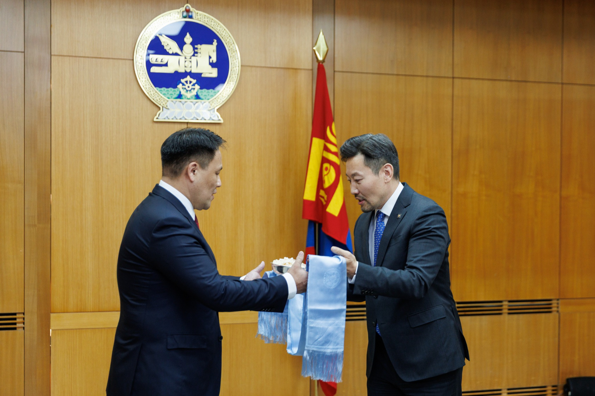 Х.Ганхуяг: Шадар сайдаар ажилласан 5 сарын хугацаанд салбарын 5 том хуулийн төслийг шинэчлэн боловсруулж УИХ-аар 2 хуулийн төслийг батлууллаа